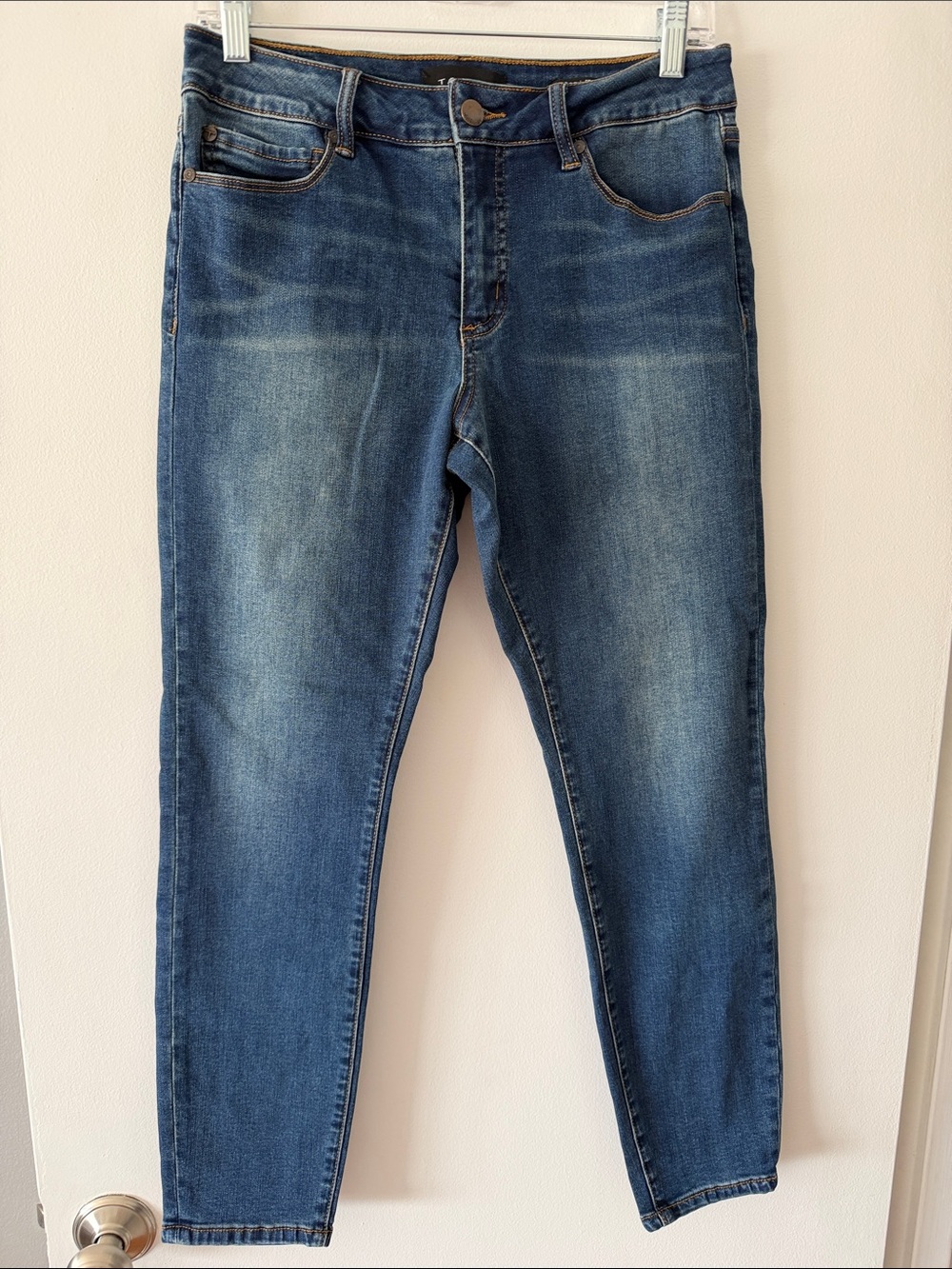 Tahari Chloe Fit Solution Skinny Jeans Medium Wash Blue Denim Size 8/29
